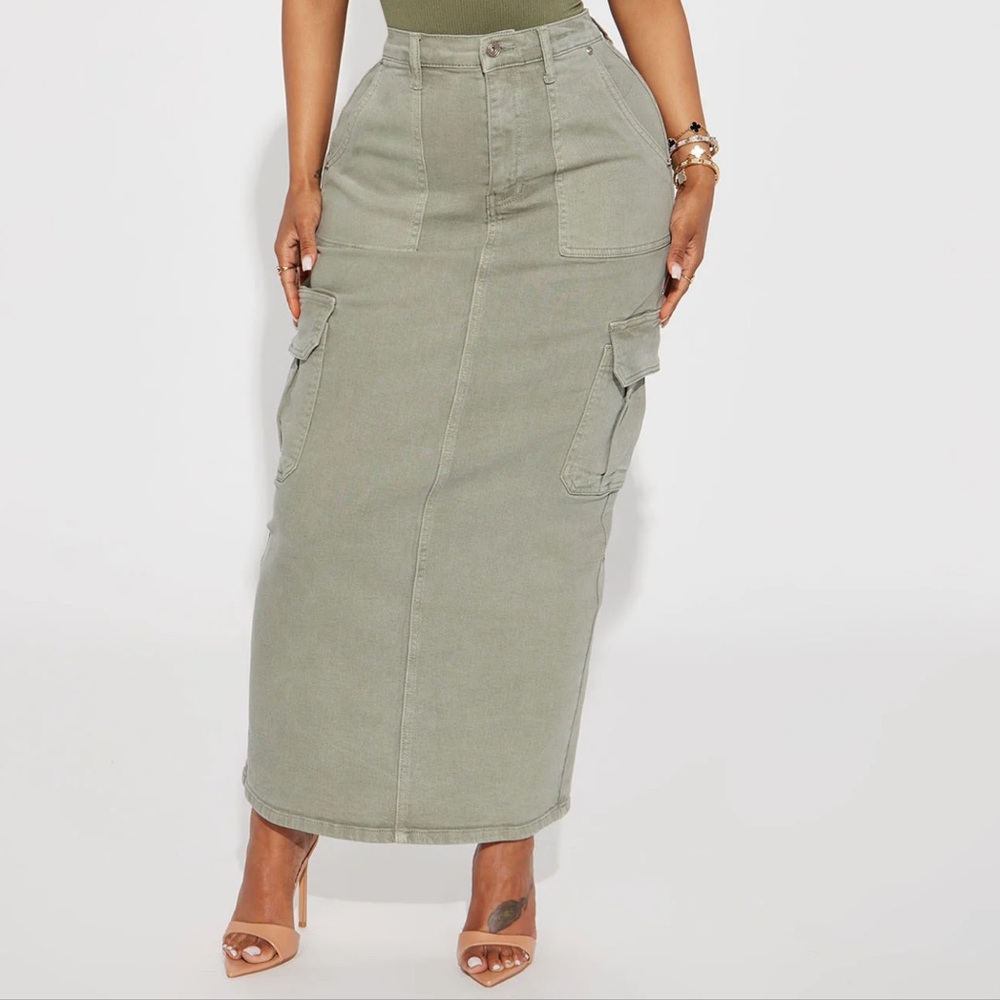 Cargo denim skirt
